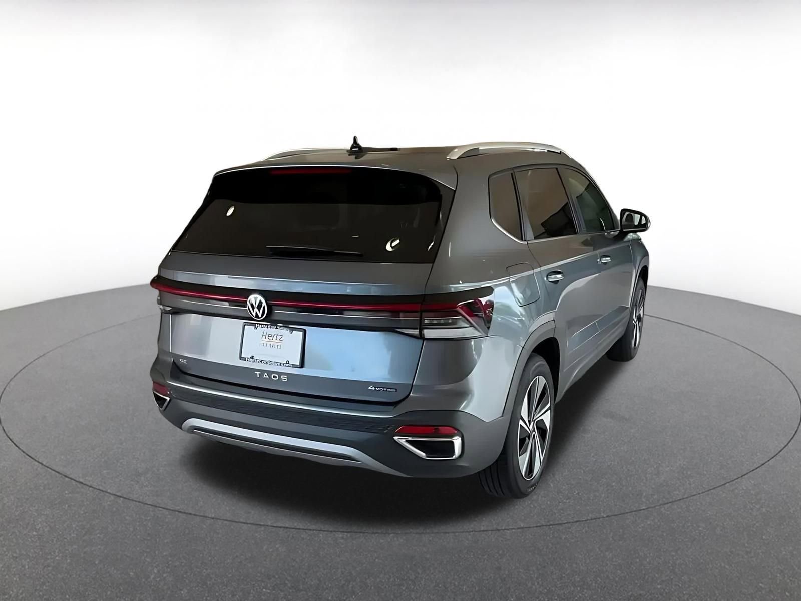 Used 2025 Volkswagen Taos SE image 14
