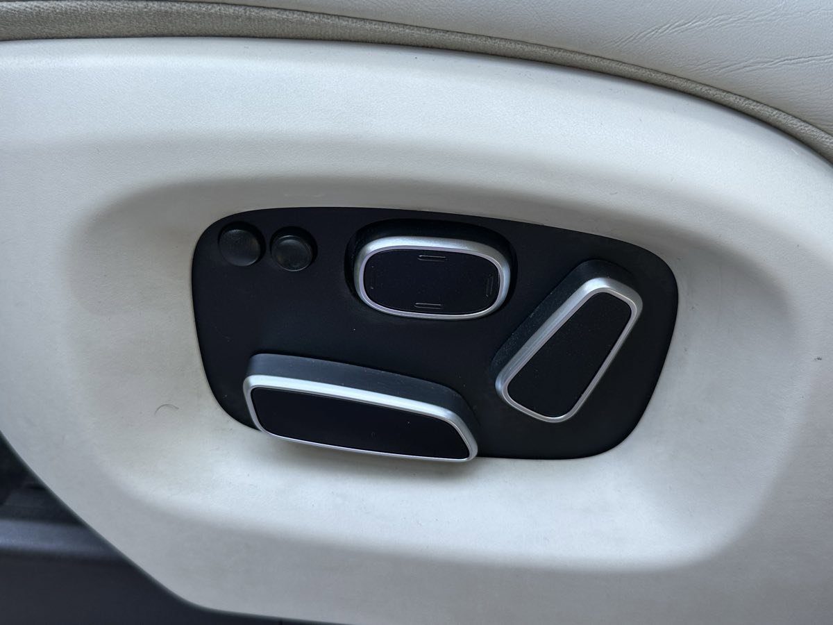 Used 2014 Land Rover Range Rover HSE image 27