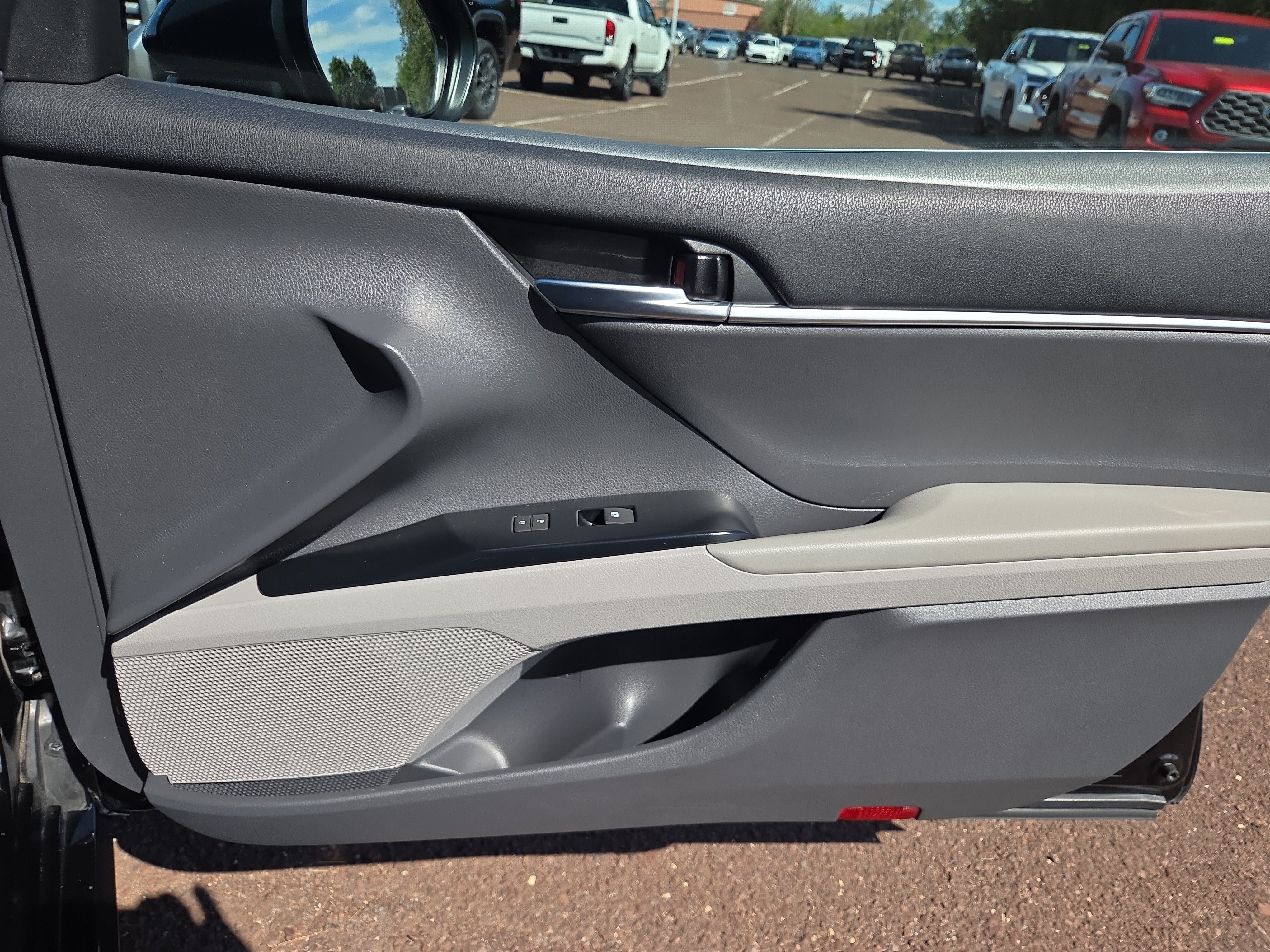 Used 2020 Toyota Camry LE FWD image 17