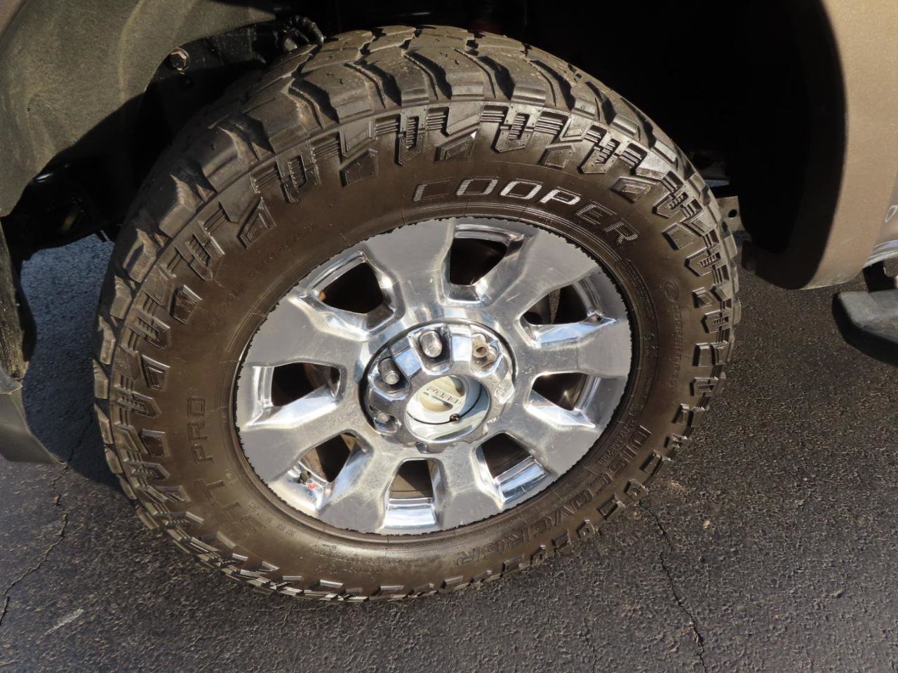 Used 2017 Ford F350 Lariat w/ Chrome Package image 11