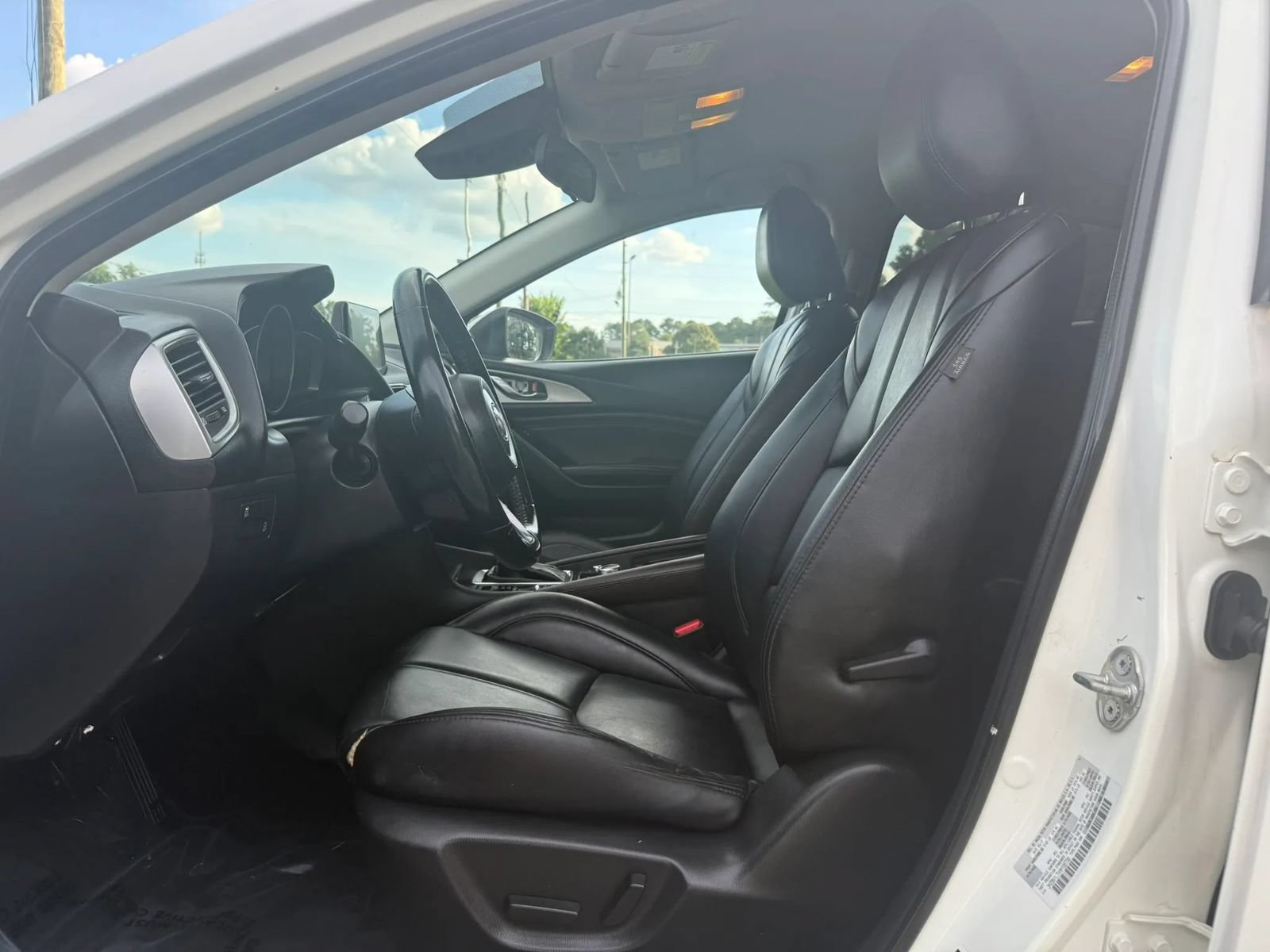 Used 2017 MAZDA MAZDA3 Touring FWD image 14