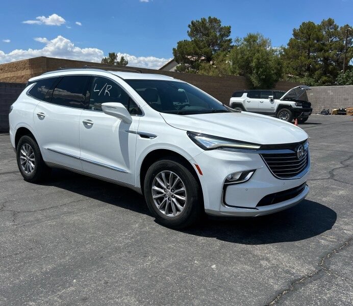 Used 2023 Buick Enclave Essence FWD image 2