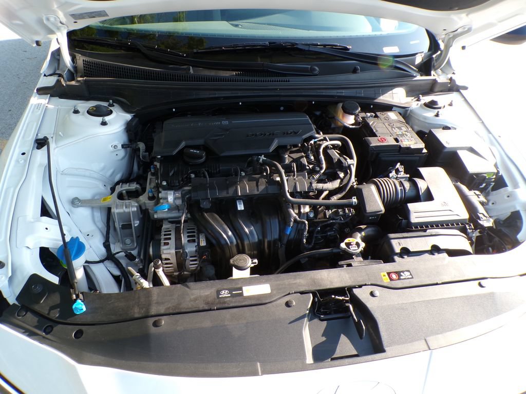 Certified 2025 Hyundai Elantra Sport FWD image 32