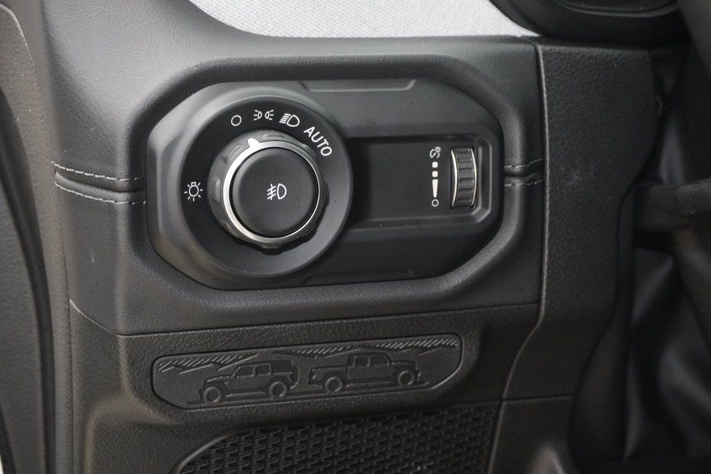Used 2024 Jeep Wrangler Sahara image 23