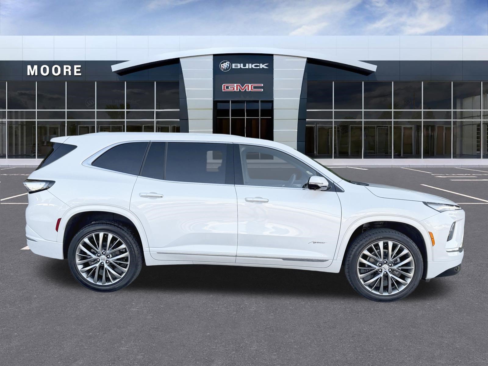 Used 2025 Buick Enclave Avenir FWD image 2