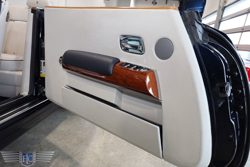 Used 2013 Rolls-Royce Phantom Drophead Coupe image 18