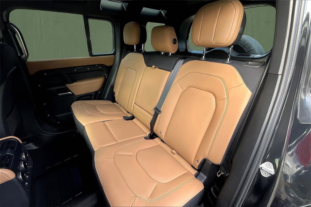 Used 2025 Land Rover Defender 110 V8 image 19