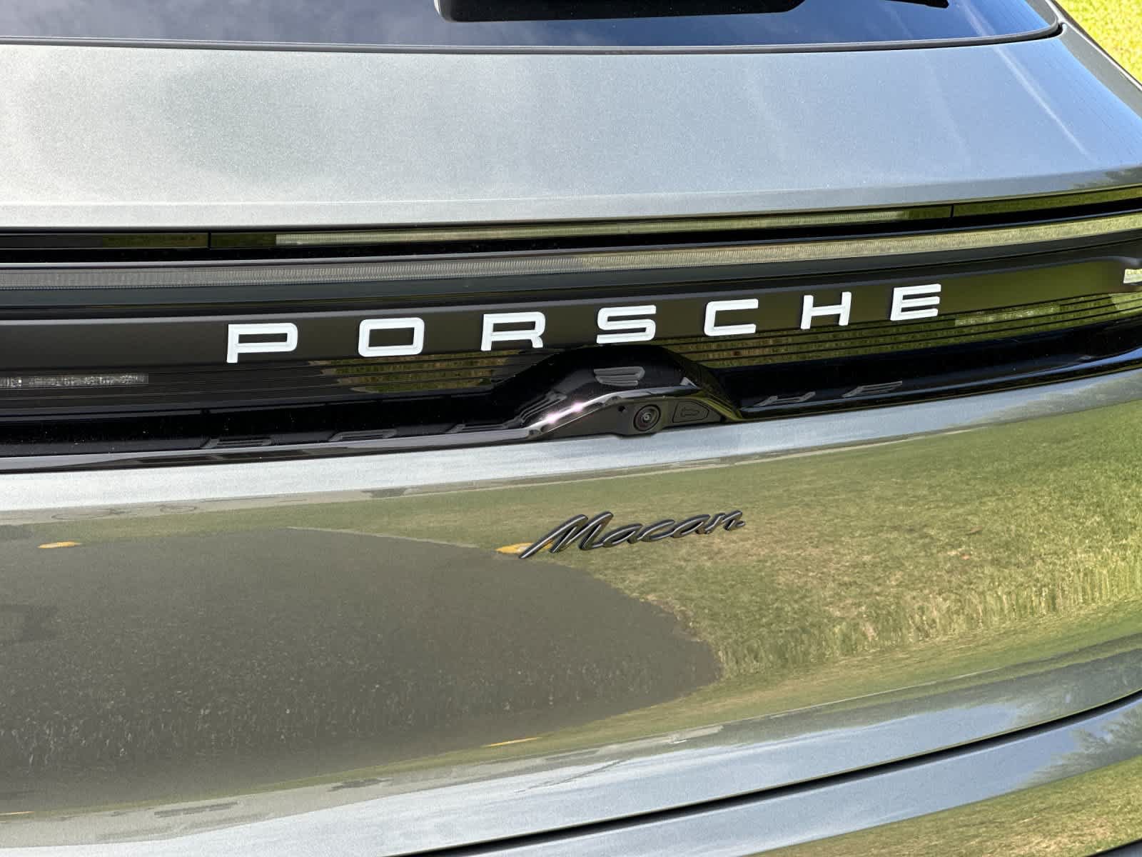 New 2026 Porsche Macan Electric RWD image 33