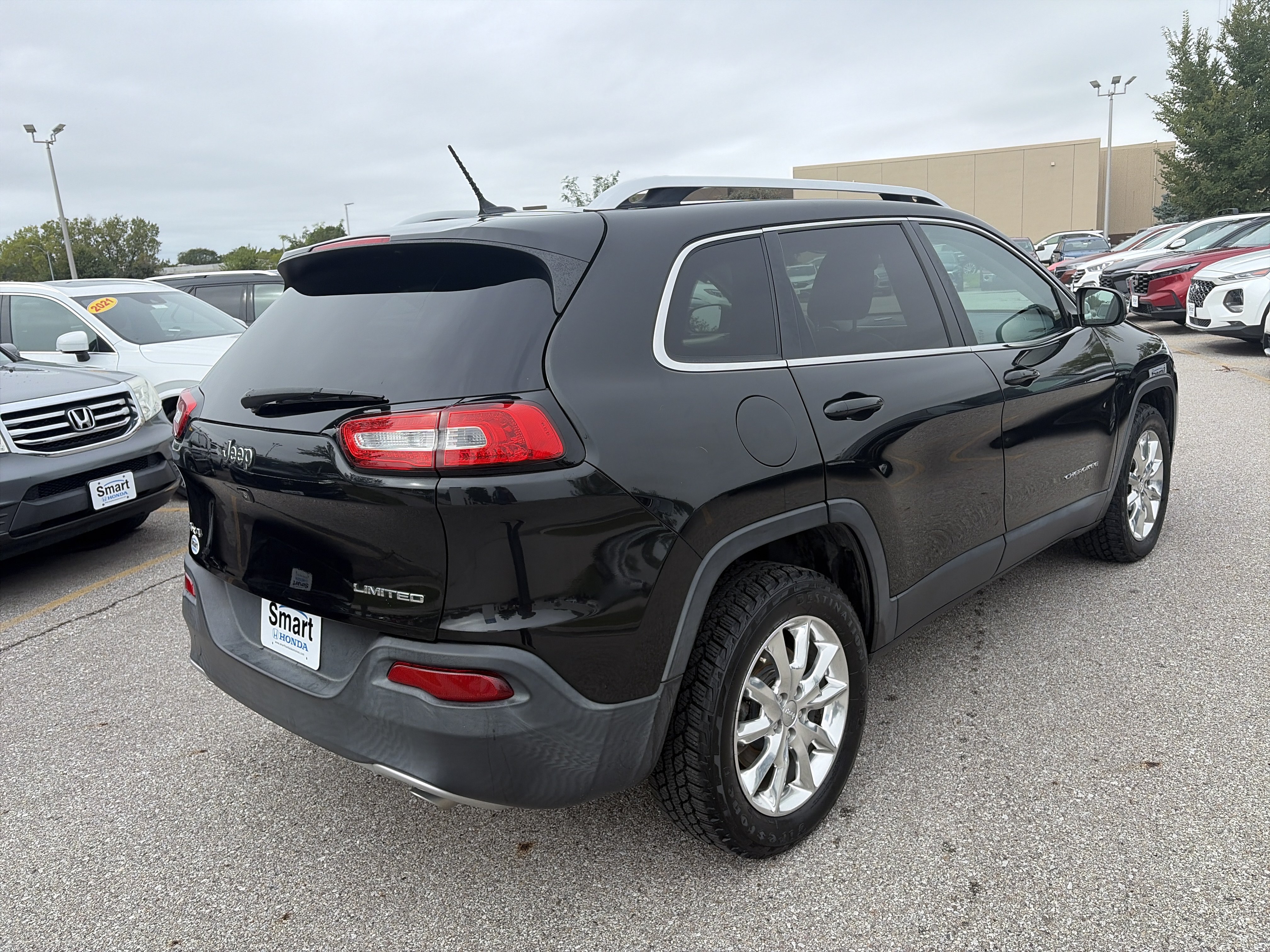 Used 2014 Jeep Cherokee Limited w/ Luxury Group AWD/4WD image 5