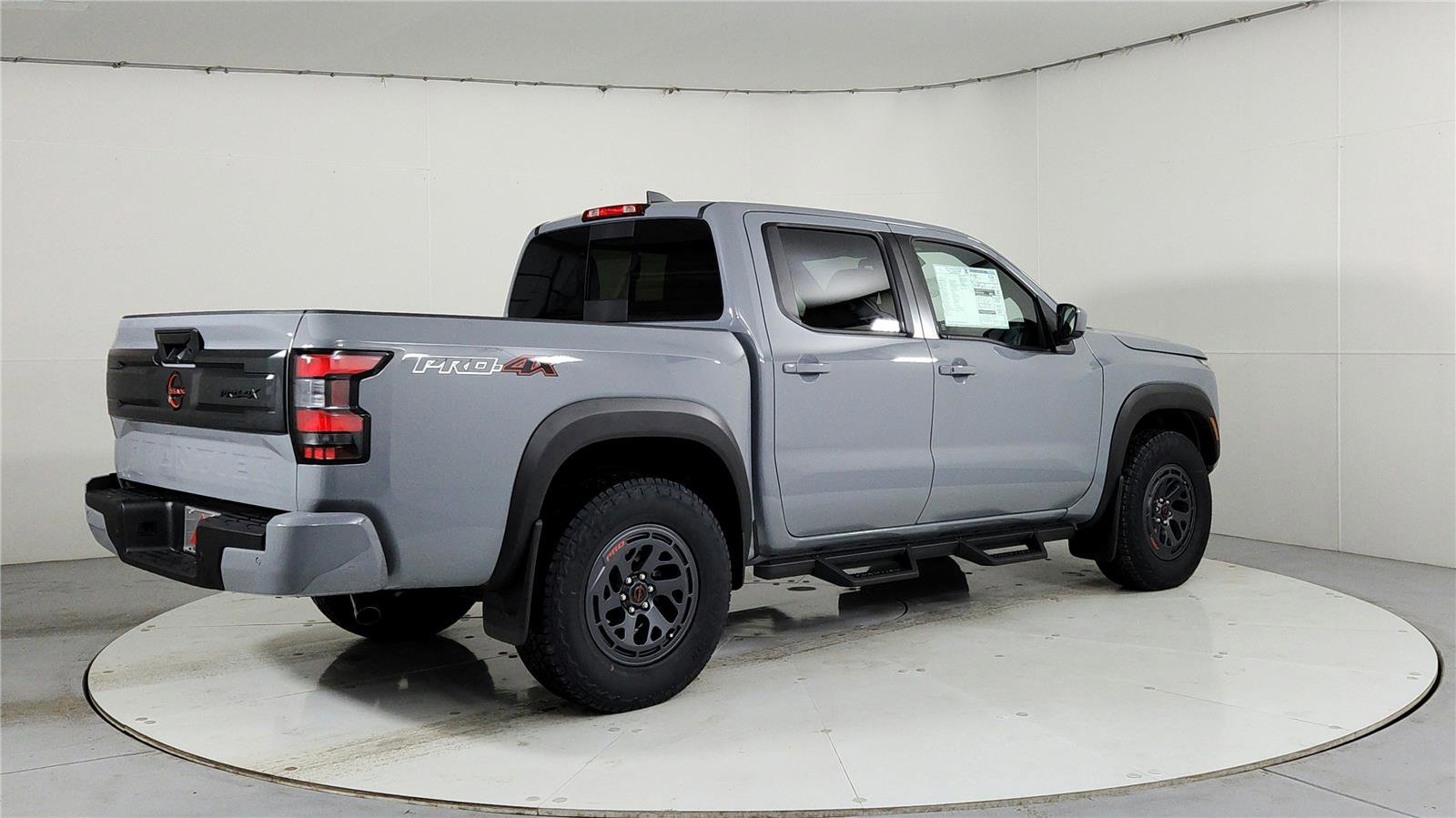 Used 2025 Nissan Frontier PRO-4X image 3