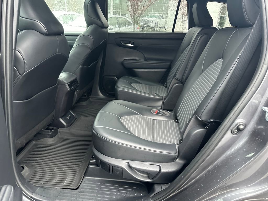 Used 2021 Toyota Highlander XSE image 14