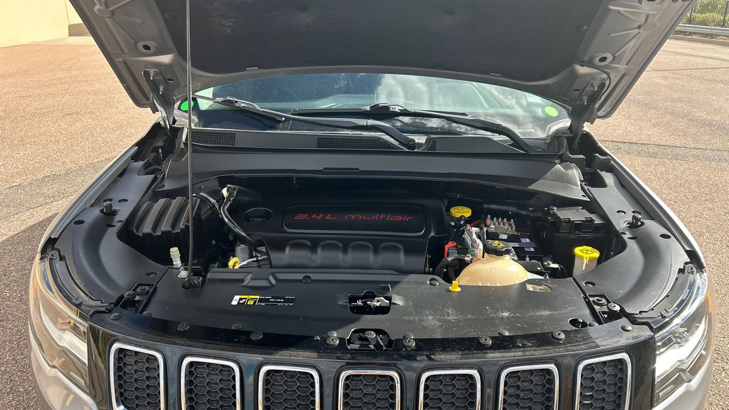 Used 2018 Jeep Compass Latitude w/ Popular Equipment Group image 11