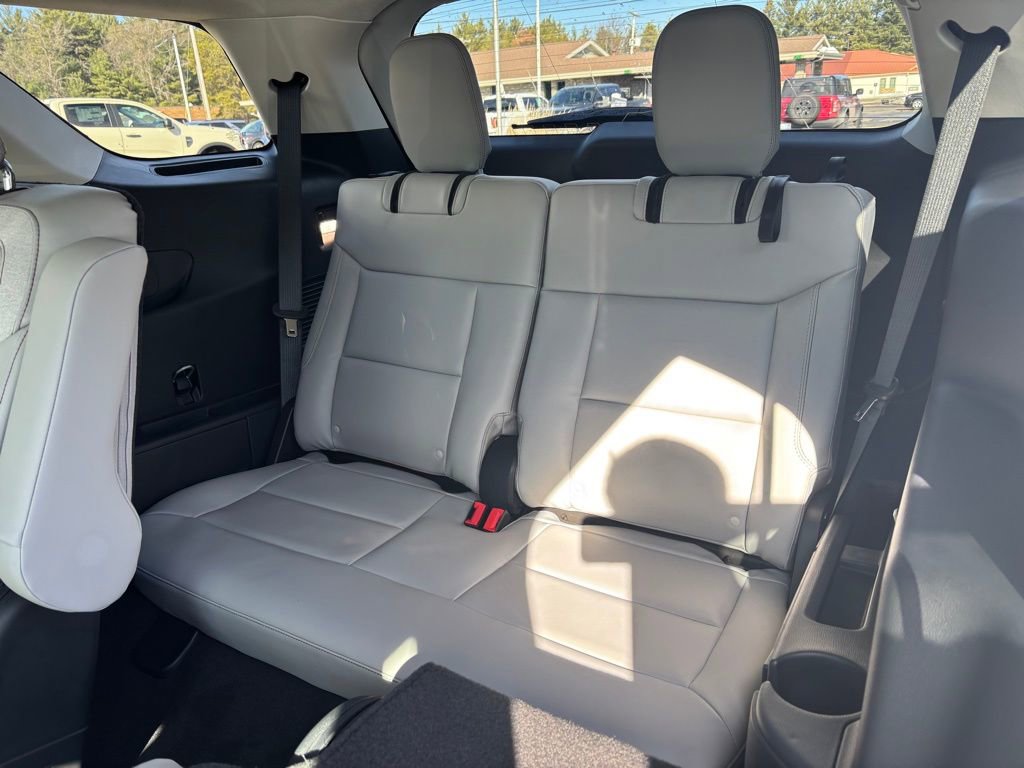 Used 2026 Ford Explorer Active w/ Active Comfort Package AWD/4WD image 17