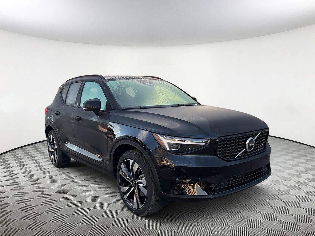 New 2026 Volvo XC40 B5 Plus AWD/4WD image 3