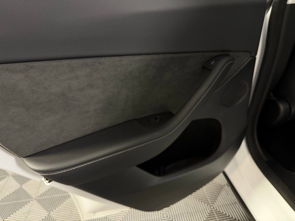 Used 2024 Tesla Model Y Long Range image 26