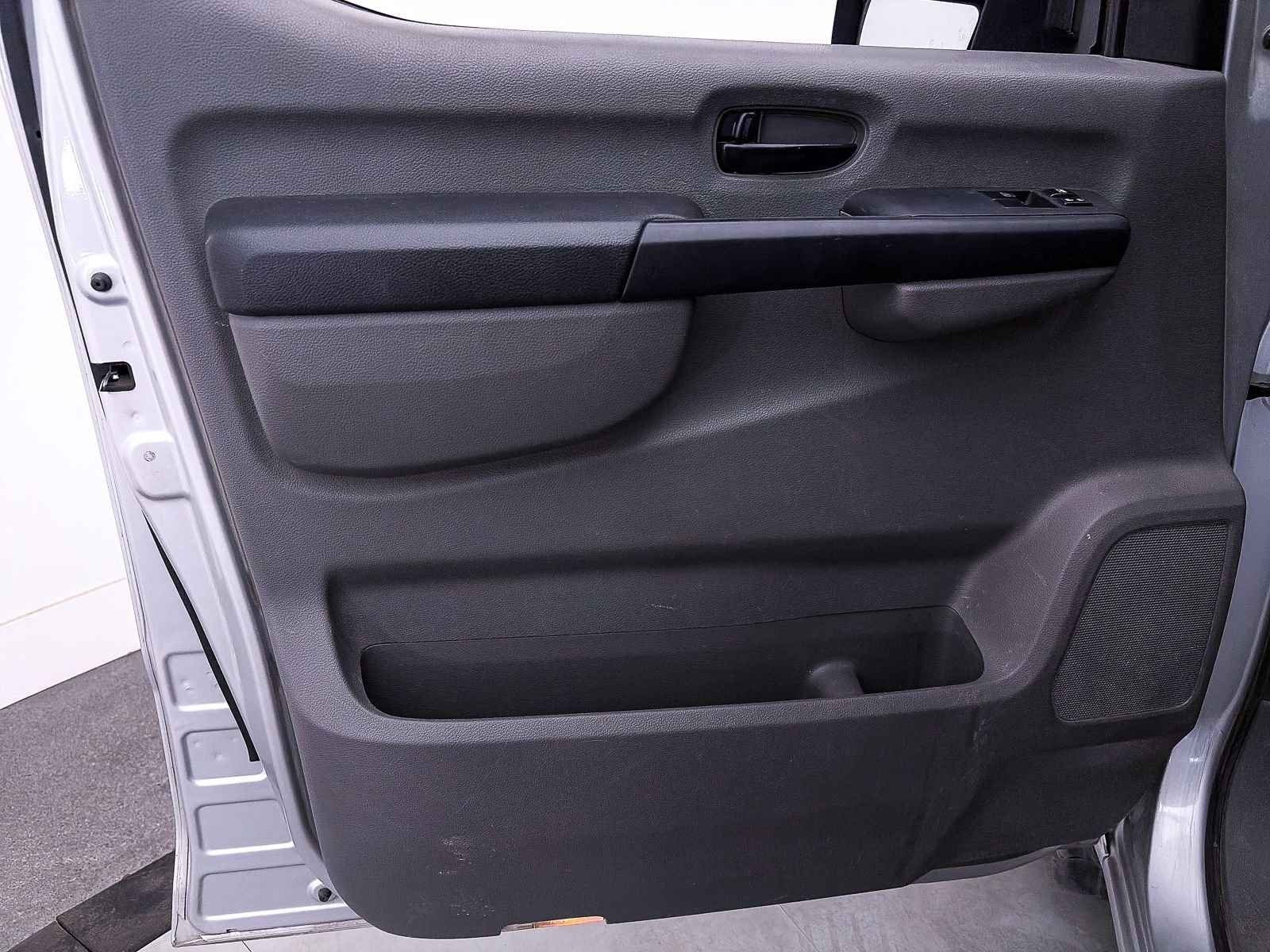 Used 2014 Nissan NV 3500 SL w/ Technology Package RWD image 10