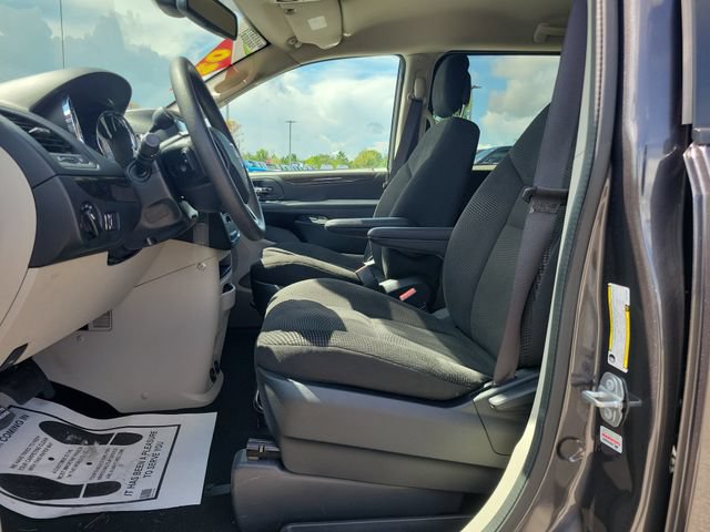 Used 2020 Dodge Grand Caravan SE w/ UConnect Hands-Free Group FWD image 14