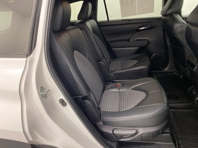 Used 2023 Toyota Highlander XSE AWD/4WD image 35
