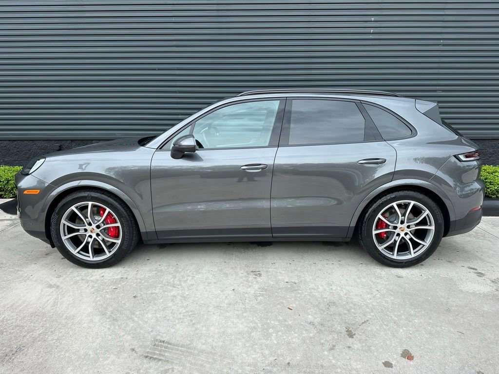Certified 2025 Porsche Cayenne S AWD/4WD image 2