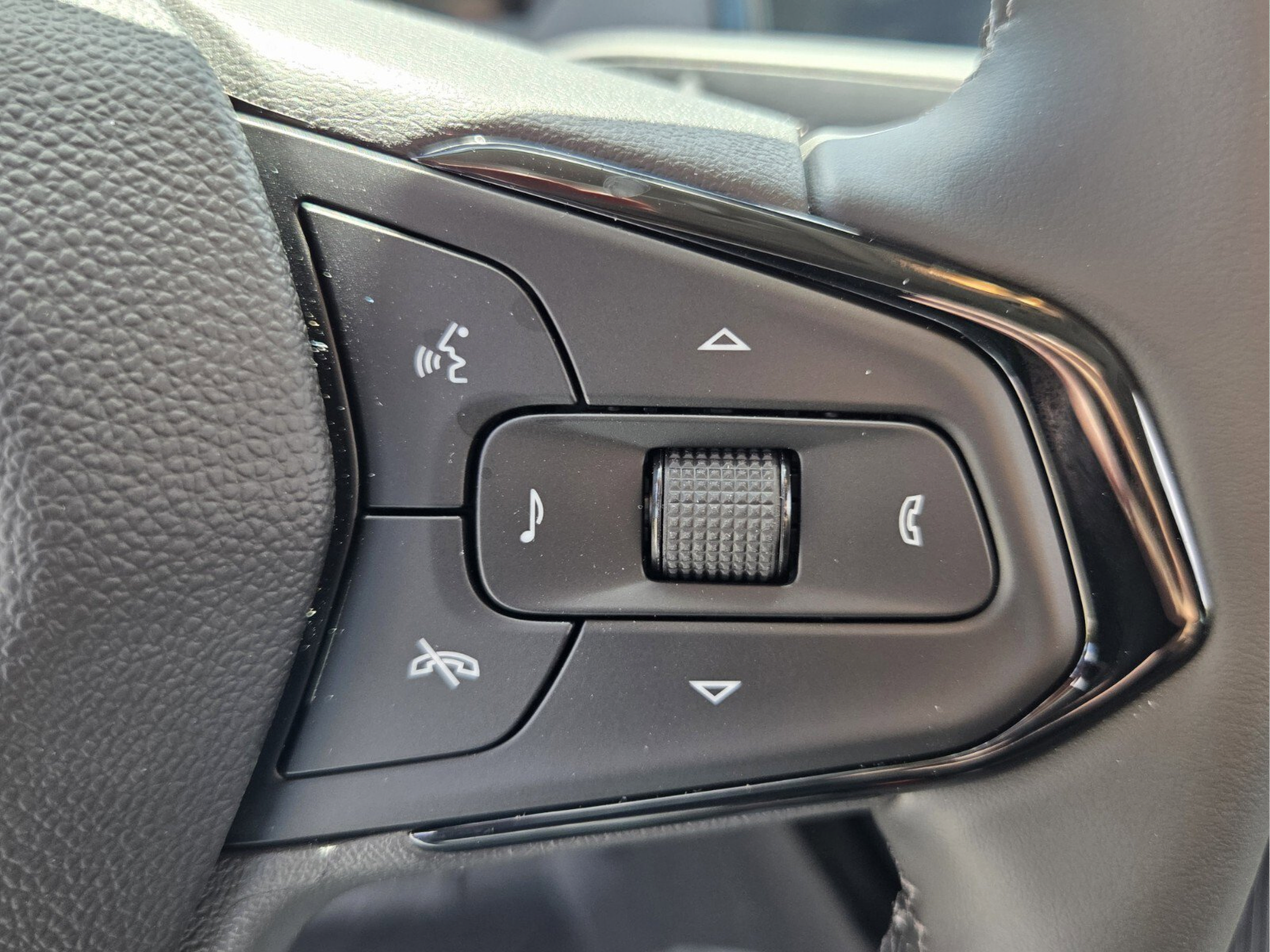 New 2027 Chevrolet Bolt RS w/ Technology Package FWD image 25