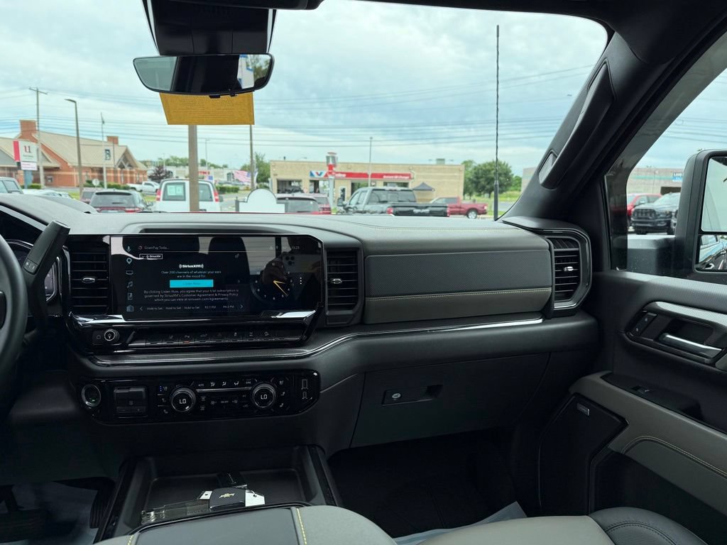 Used 2024 Chevrolet Silverado 2500 ZR2 w/ Technology Package AWD/4WD image 15