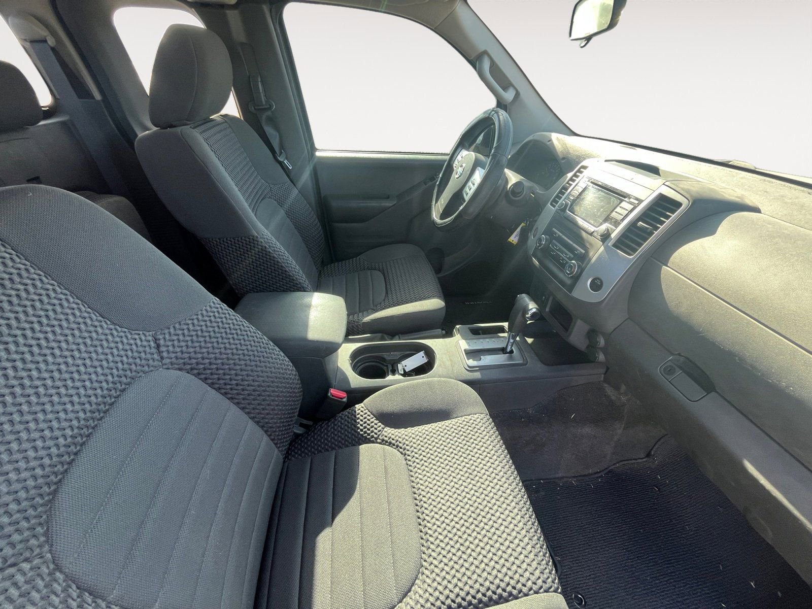 Used 2016 Nissan Frontier SV image 14