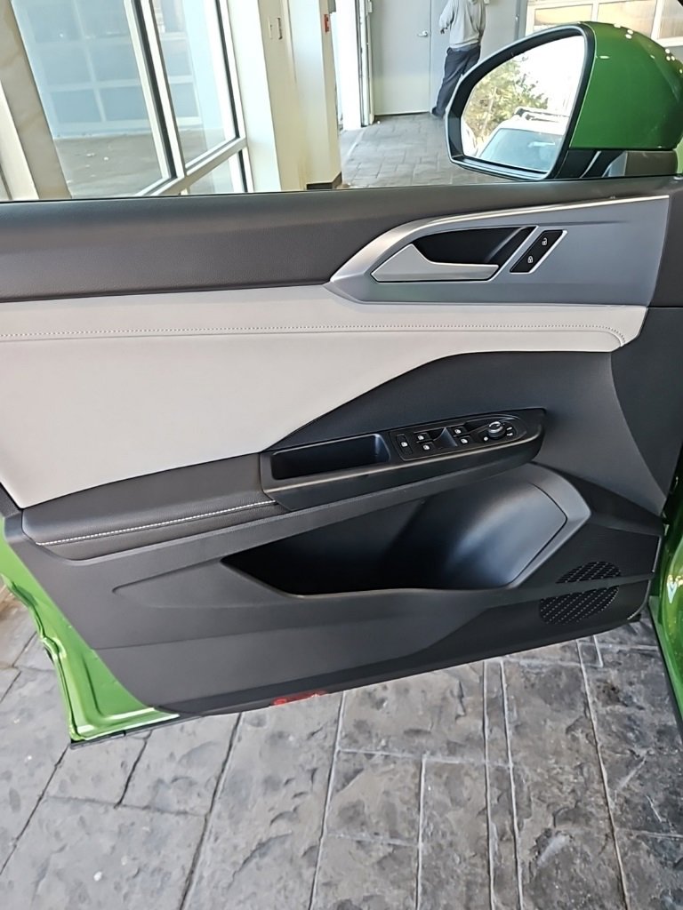 New 2026 Volkswagen Taos SE image 25