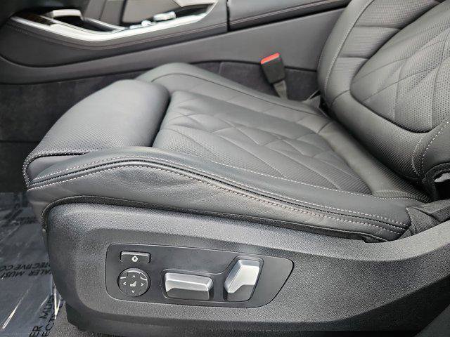 Used 2025 BMW X5 sDrive40i w/ Premium Package image 29