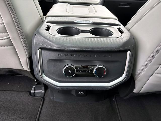 Used 2025 Ford Expedition Active image 11
