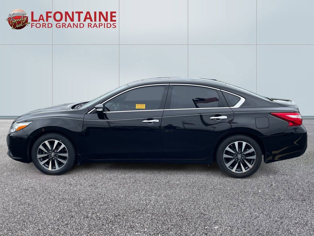 Used 2016 Nissan Altima 2.5 SV w/ Convenience Package FWD image 4