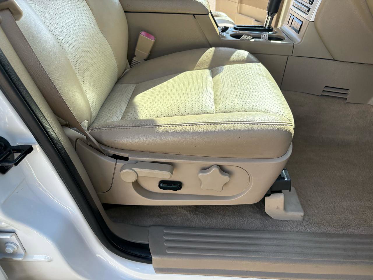 Used 2009 Mercury Mountaineer Premier image 24