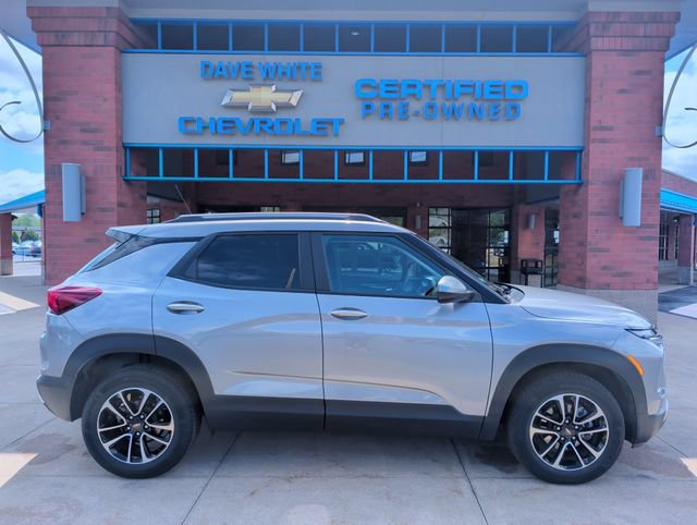 Used 2025 Chevrolet TrailBlazer LT AWD/4WD image 9