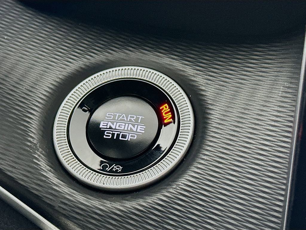 Certified 2025 Jeep Grand Cherokee Laredo w/ Luxury Tech Group I image 23