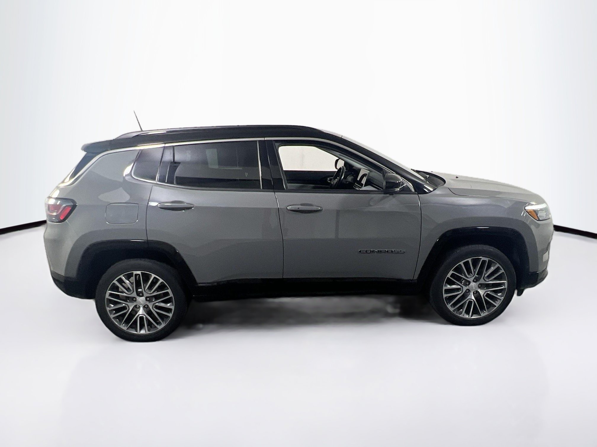 Used 2022 Jeep Compass Limited w/ Elite Group AWD/4WD image 4