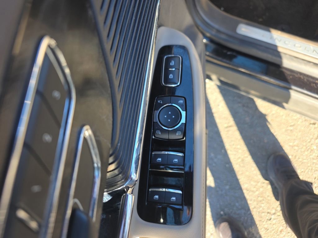 Used 2022 Lincoln Corsair AWD w/ Equipment Group 101A image 31