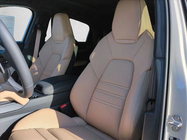 New 2026 Porsche Cayenne Coupe AWD/4WD image 5