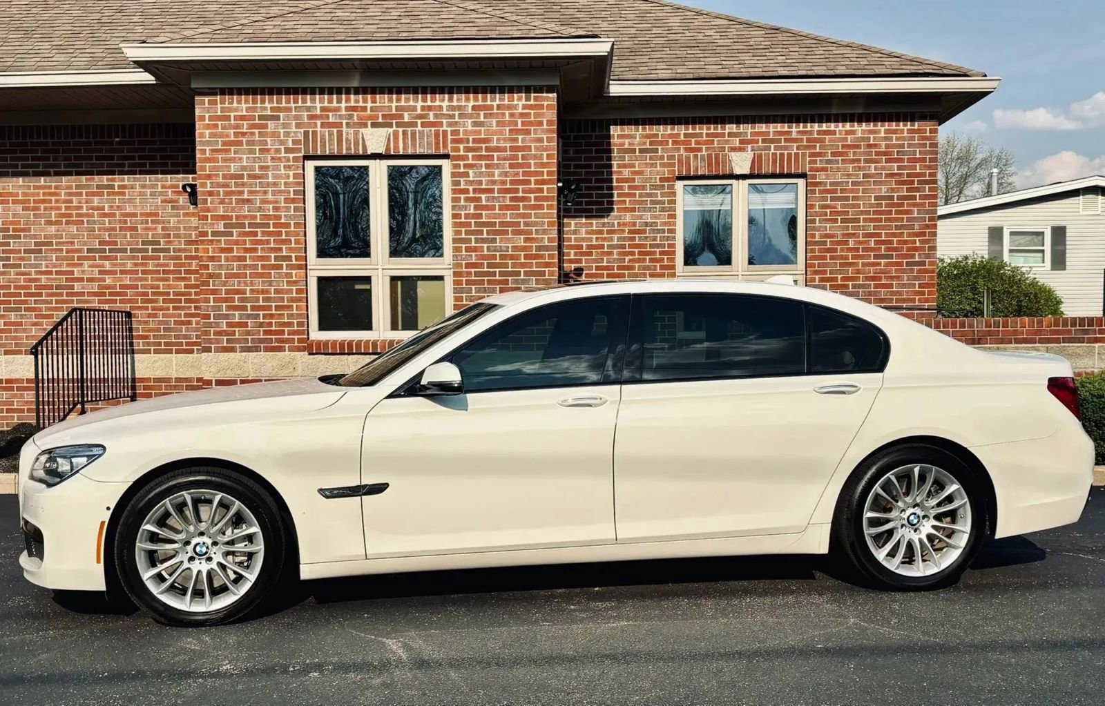 Used 2013 BMW 750Li image 7