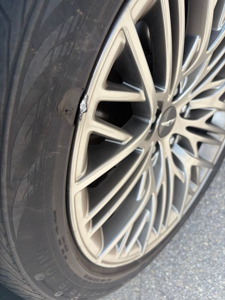 Used 2022 Genesis G90 5.0 Ultimate RWD image 3