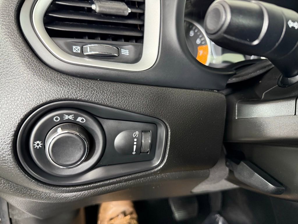 Used 2019 Jeep Renegade Sport w/ Sport Appearance Group image 23