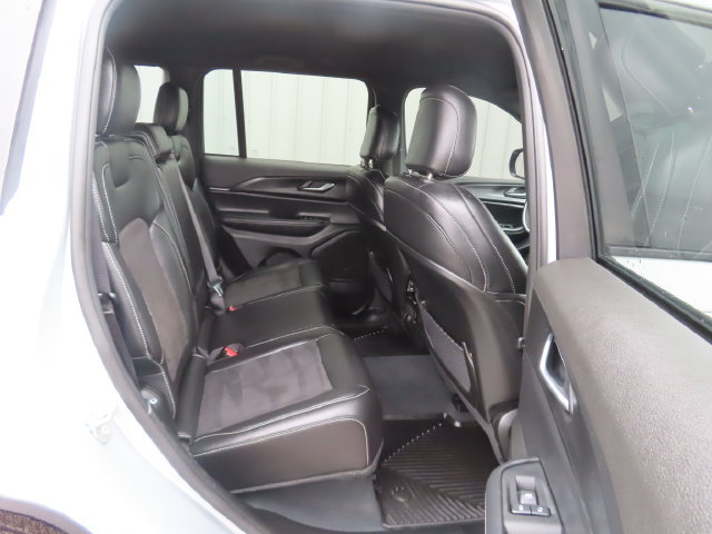 Used 2023 Jeep Grand Cherokee Altitude AWD/4WD image 27