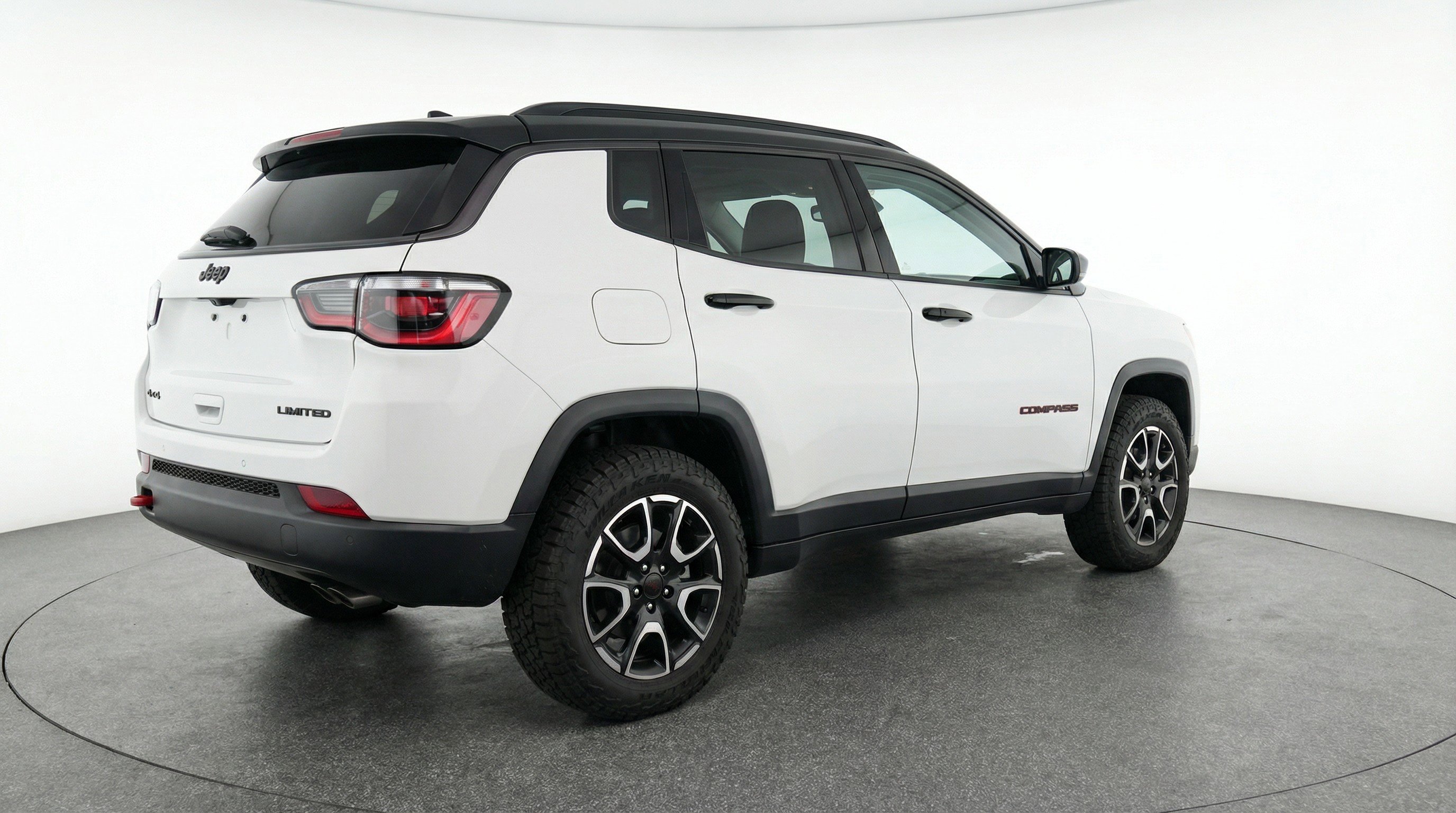 Used 2025 Jeep Compass Trailhawk image 9