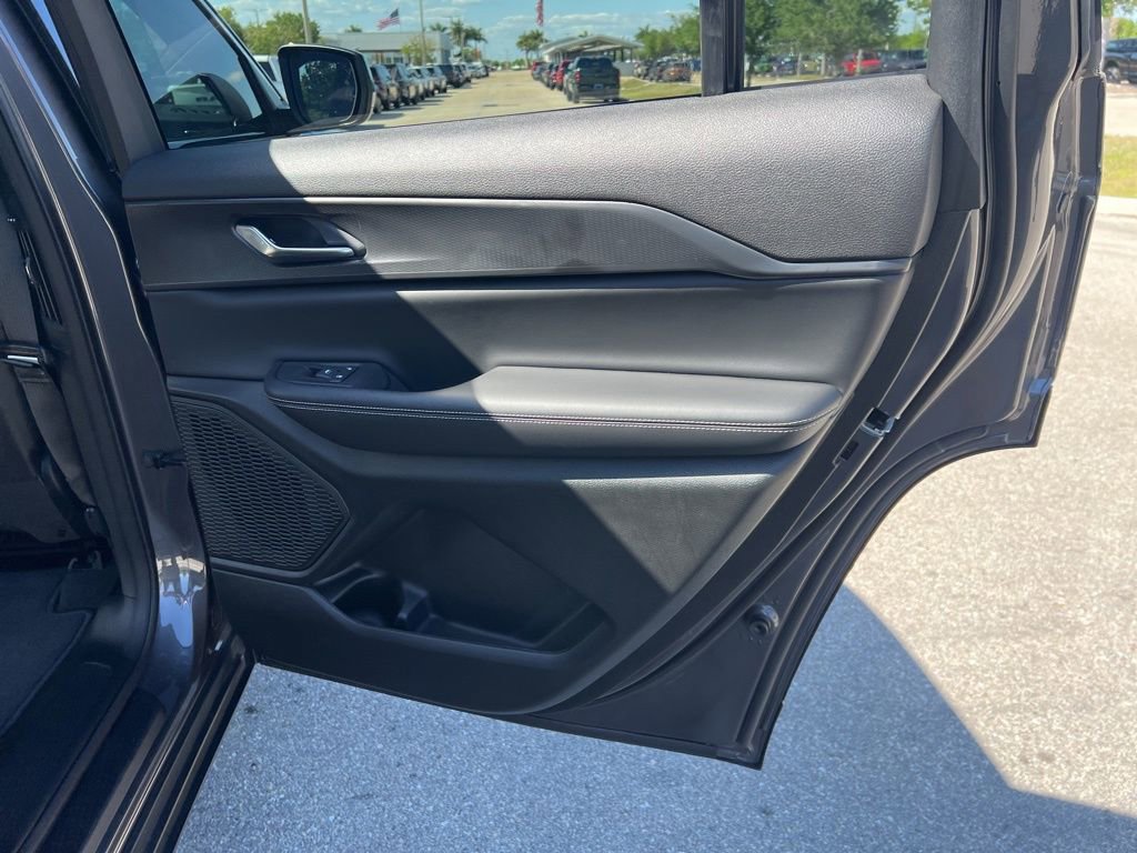 Used 2024 Jeep Grand Cherokee L Laredo RWD image 60