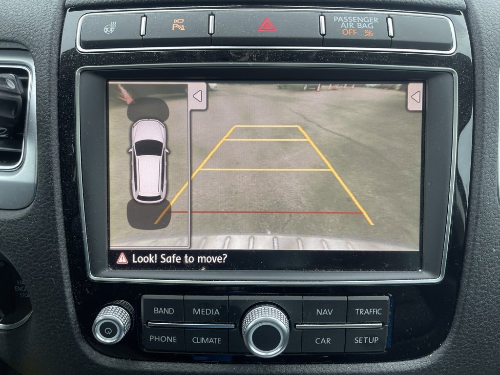 Used 2016 Volkswagen Touareg Sport image 13