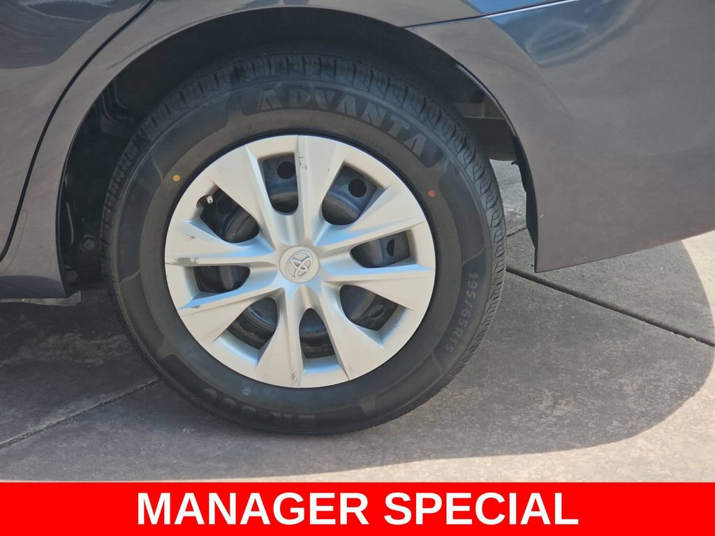 Used 2015 Toyota Corolla L FWD image 35