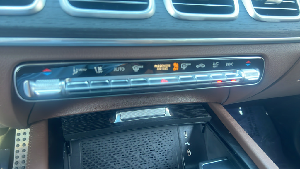 Used 2025 Mercedes-Benz GLS 450 4MATIC image 28