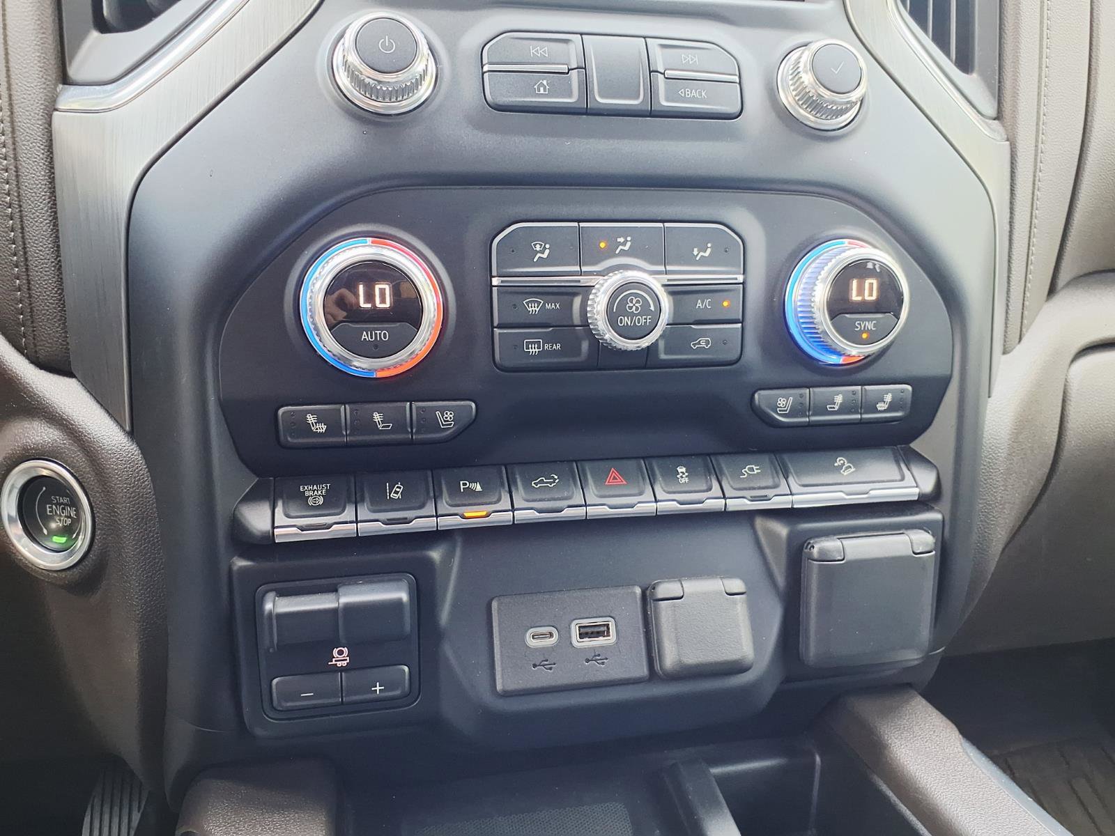 Used 2021 GMC Sierra 3500 Denali w/ Denali Ultimate Package image 28