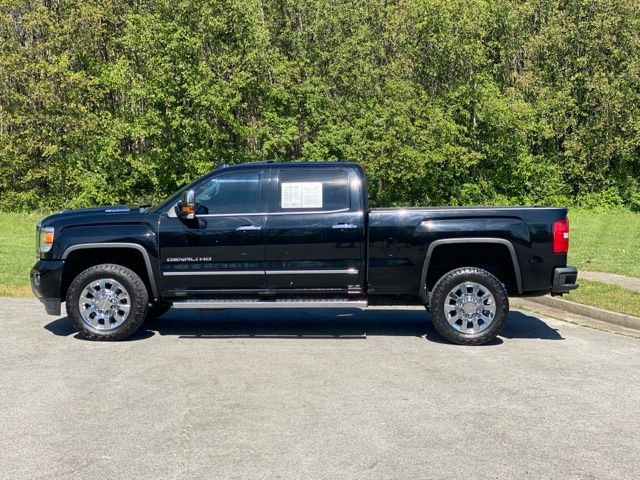 Used 2018 GMC Sierra 2500 Denali w/ Duramax Plus Package AWD/4WD image 4