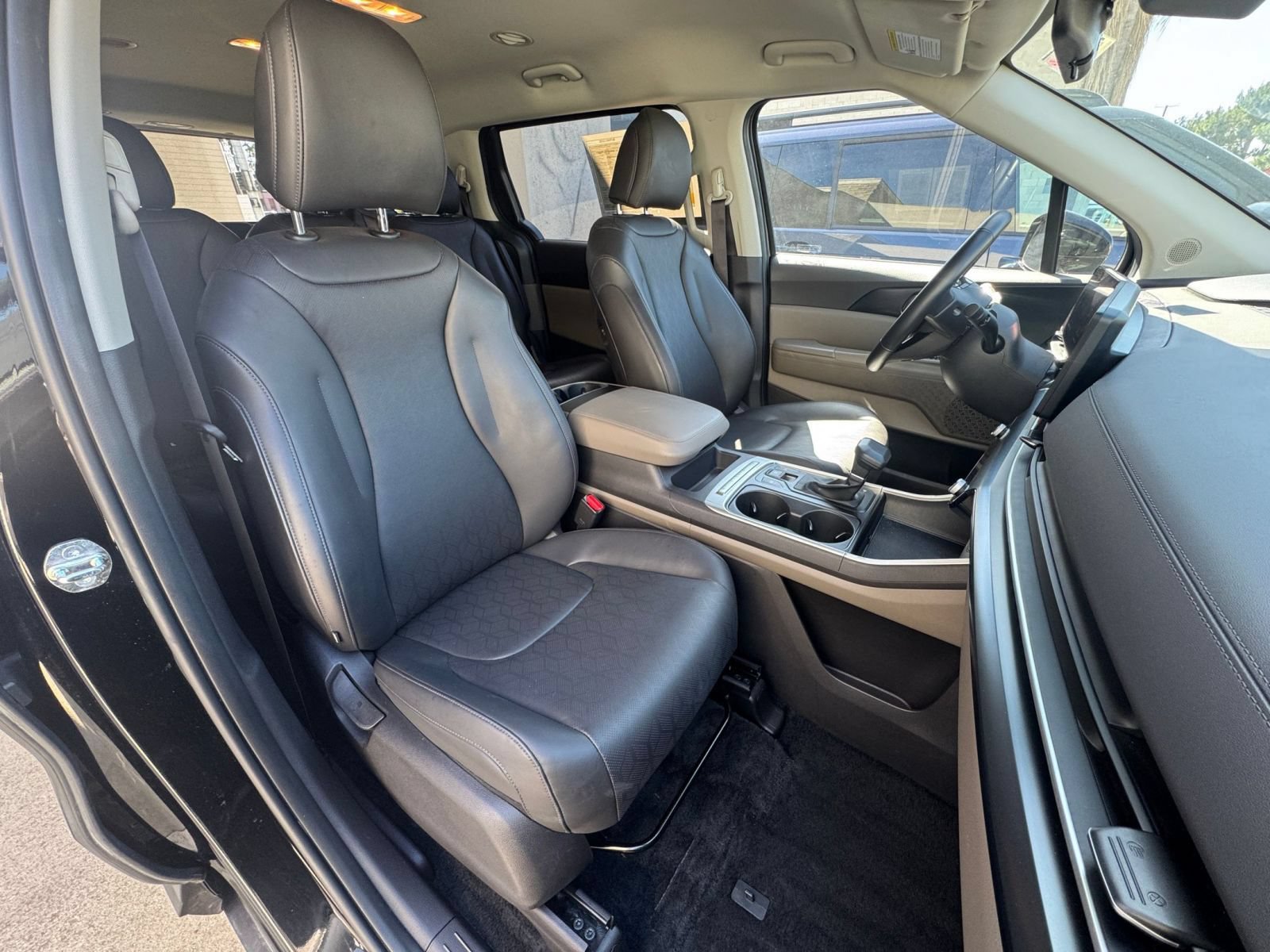 Used 2026 Kia Carnival FWD image 38