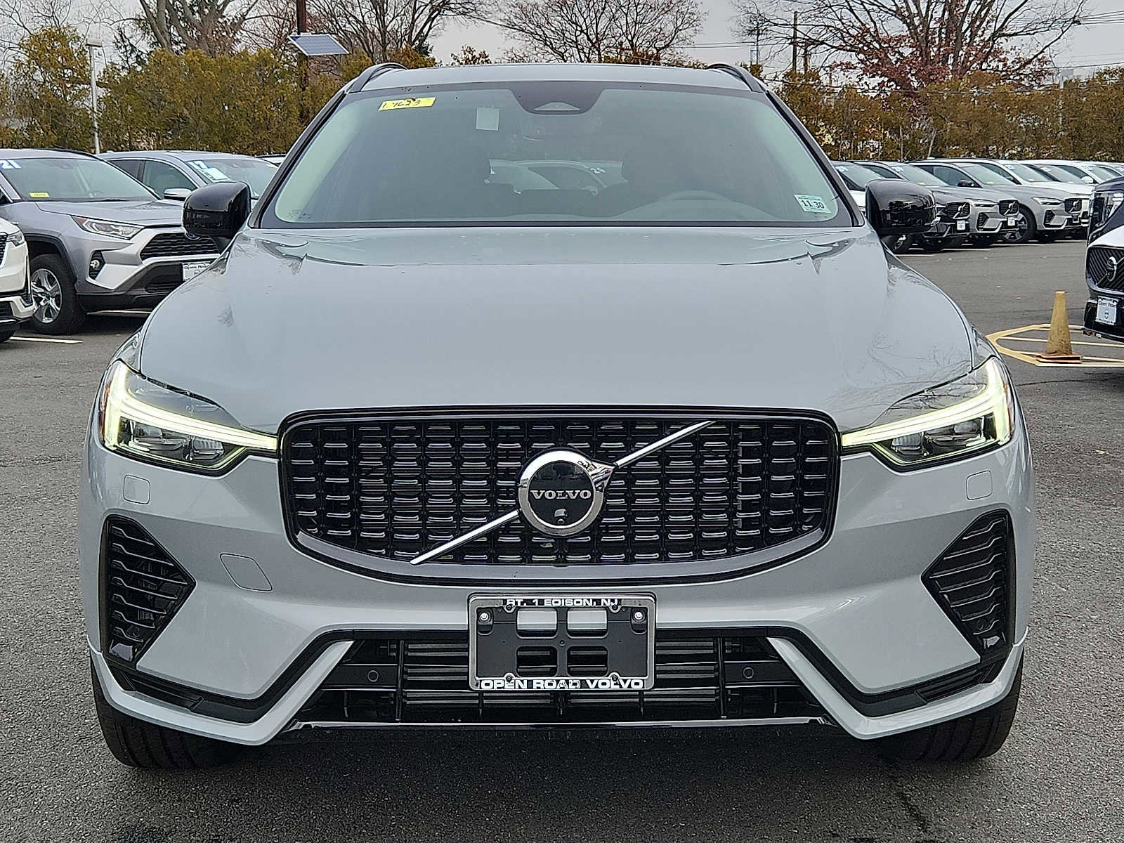 Used 2025 Volvo XC60 T8 Plus w/ Protection Package Premier image 2