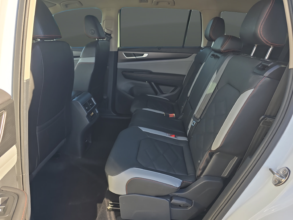 Used 2024 Volkswagen Atlas Peak Edition SEL AWD/4WD image 23